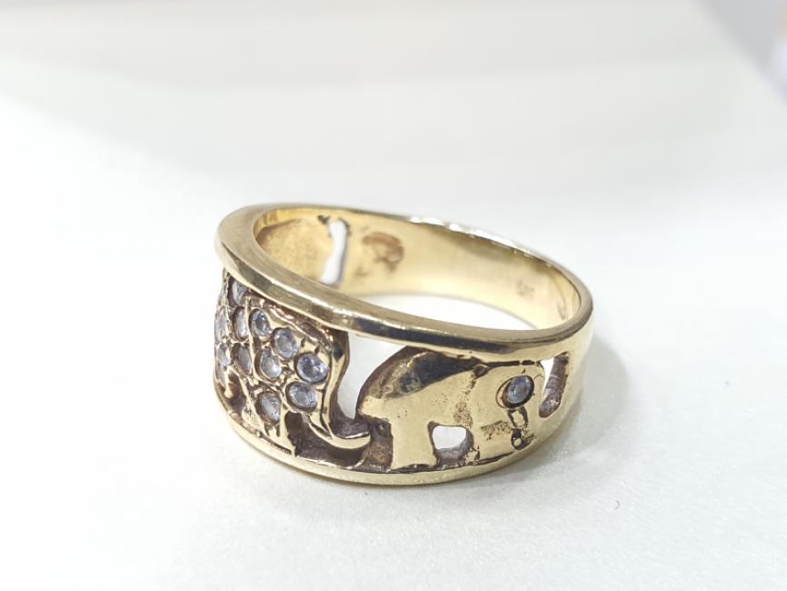 Prsten od žutig zlata sa slonovima
