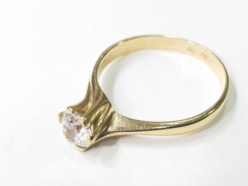 Prsten od žutog zlata sa cirkonom10