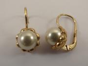 Earrings with natural pearls
