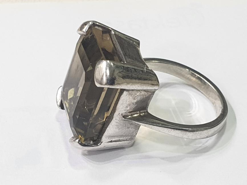 Silver ring with smoke tophas
