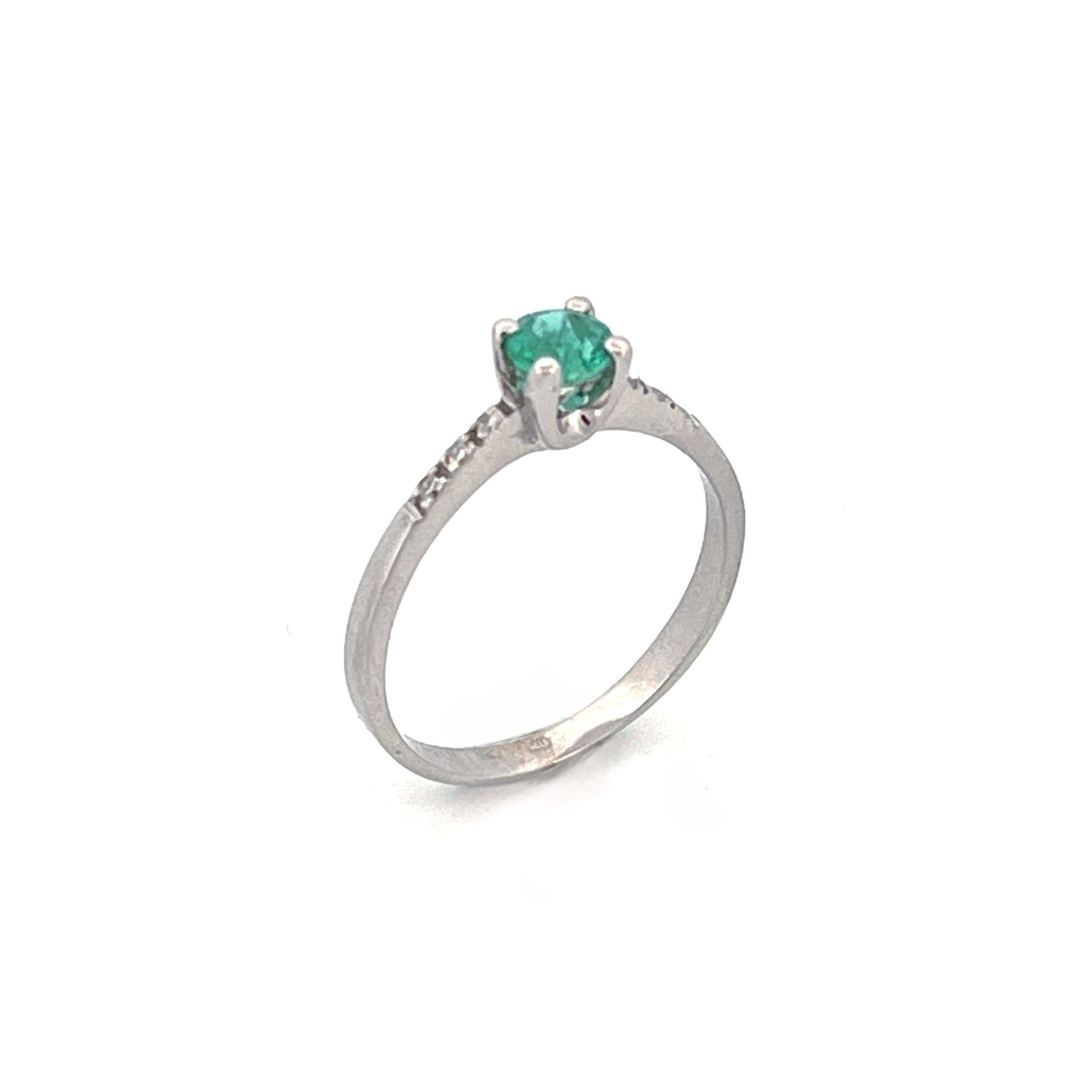 products/2953/CC1410C9-DF3A-4C63-8B0A-3261A6CAA224.jpeg - Zlatni prsten sa smaragdom - Zlatara Petrović Beograd