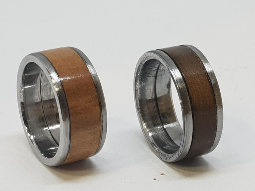 Ring with wood