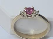 Golg ring with pink saphyre and briliants