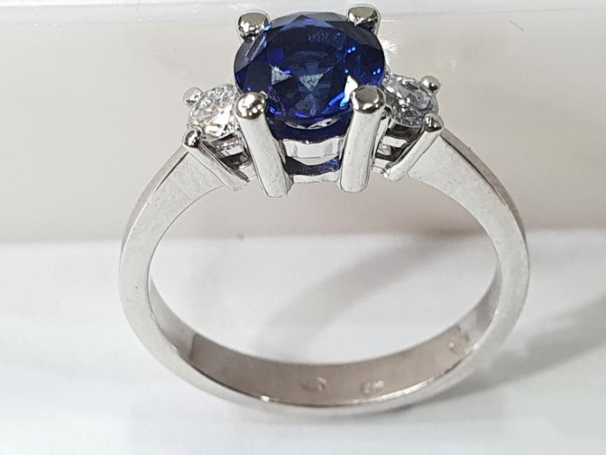 Prsten od belog zlata sa plavim safirom i brilijantima13